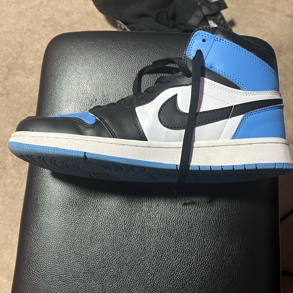 Air Jordan 1 Retro High OG University Blue - Picture 3 of 4
